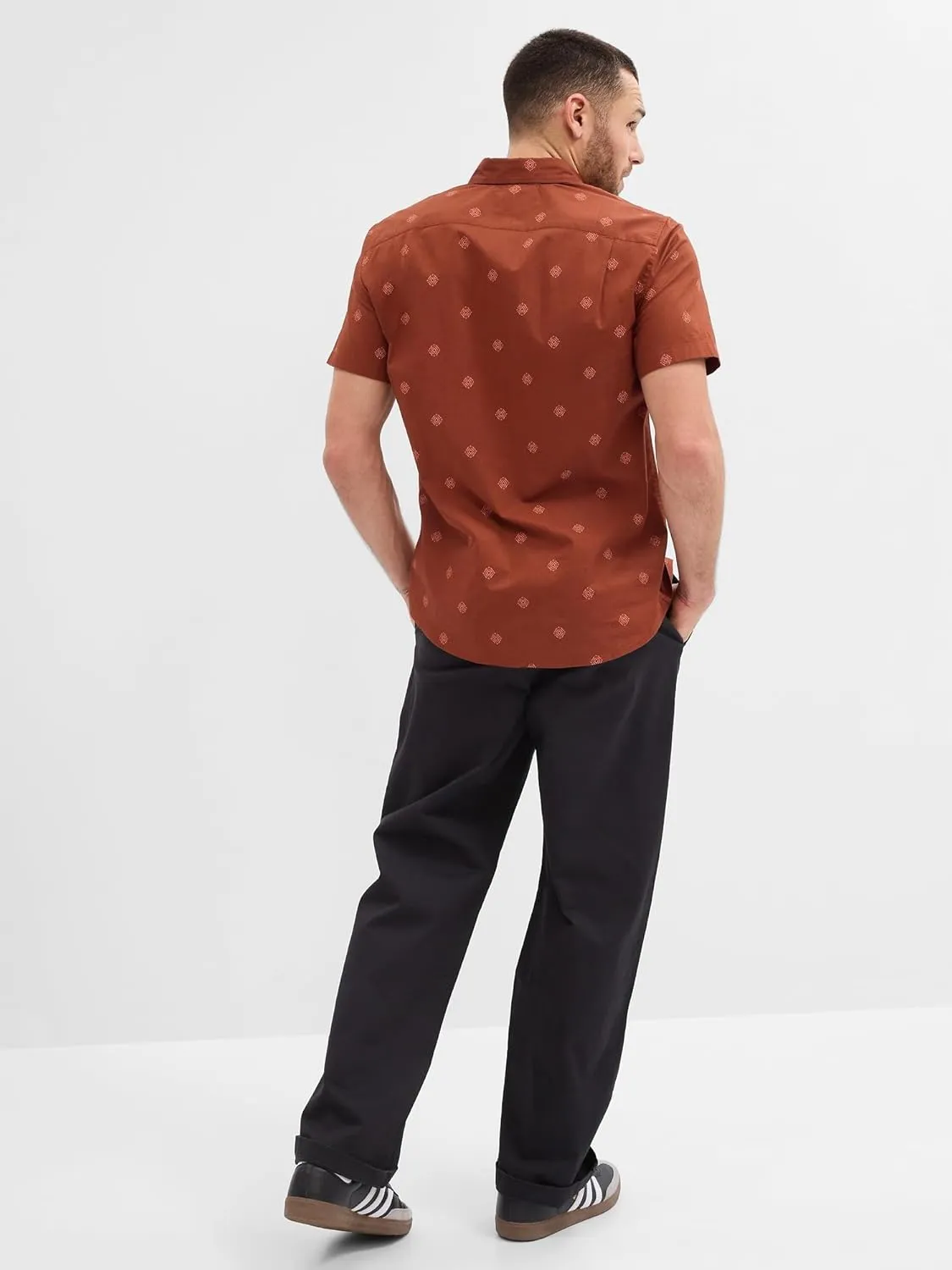 GAP Men's Essential Khaki
