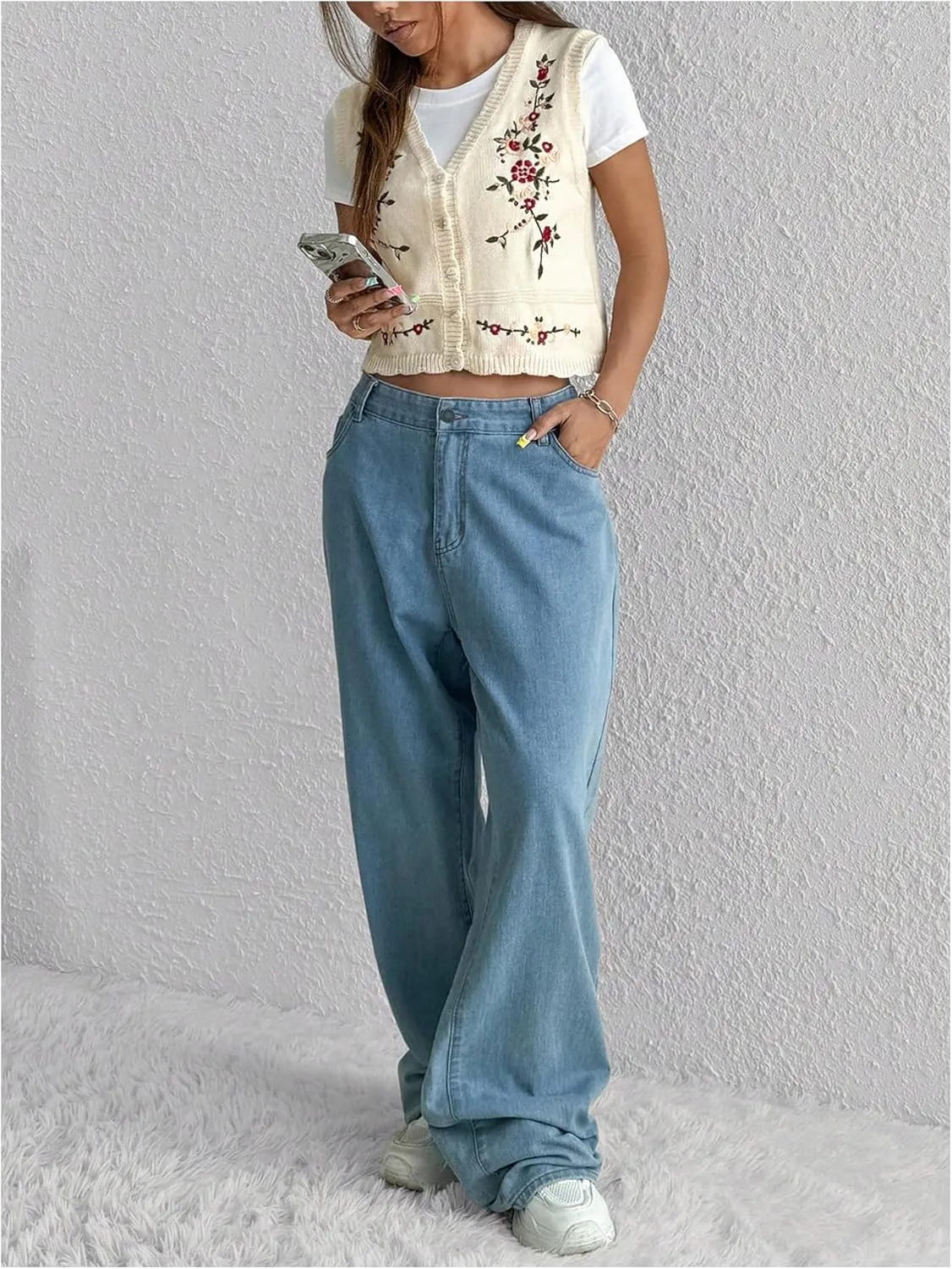 WDIRARA Women's Floral Embroidered Button Front V Neck Sleeveless Knit Sweater Vest