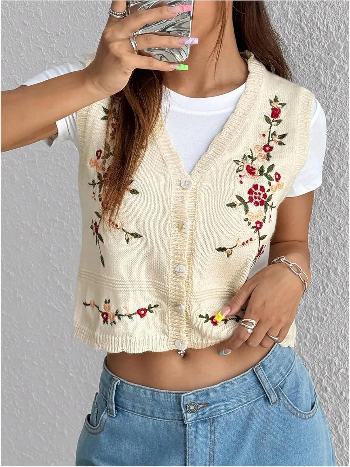WDIRARA Women's Floral Embroidered Button Front V Neck Sleeveless Knit Sweater Vest