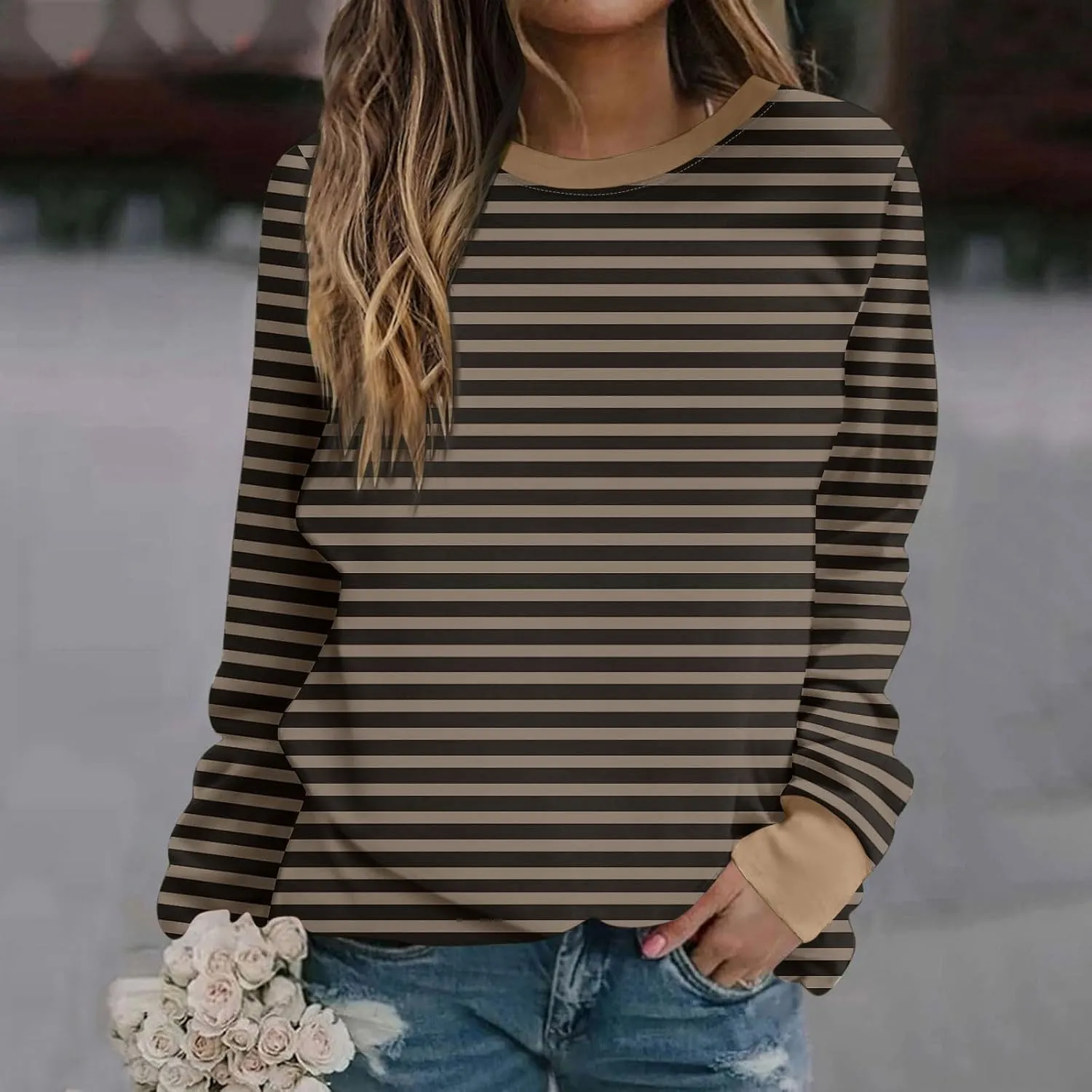 Womens Striped Sweatshirt Trendy Fleece Long Sleeve Crewneck Pullover Tops Regular Fit Fall Fashion Outfits 2024