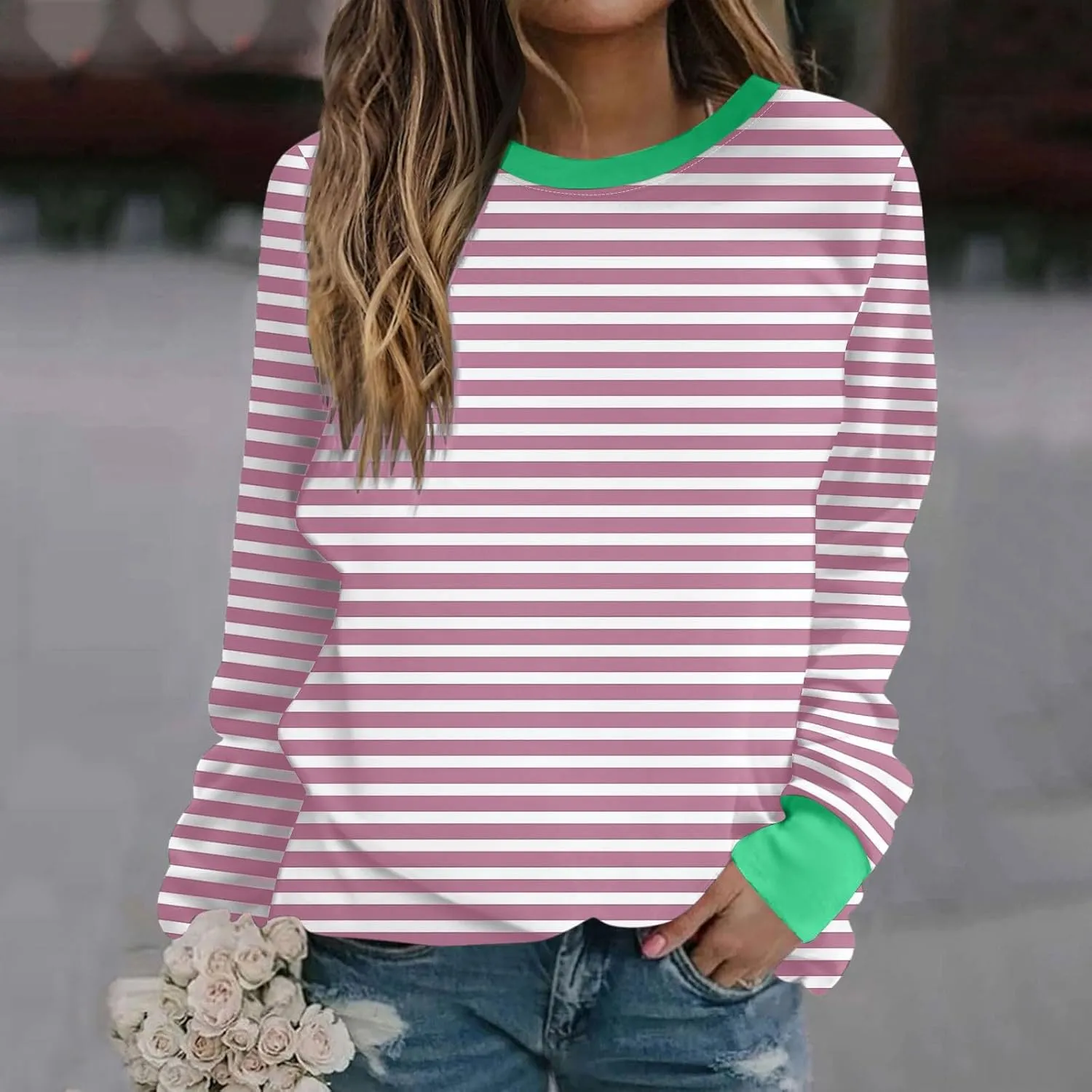 Womens Striped Sweatshirt Trendy Fleece Long Sleeve Crewneck Pullover Tops Regular Fit Fall Fashion Outfits 2024